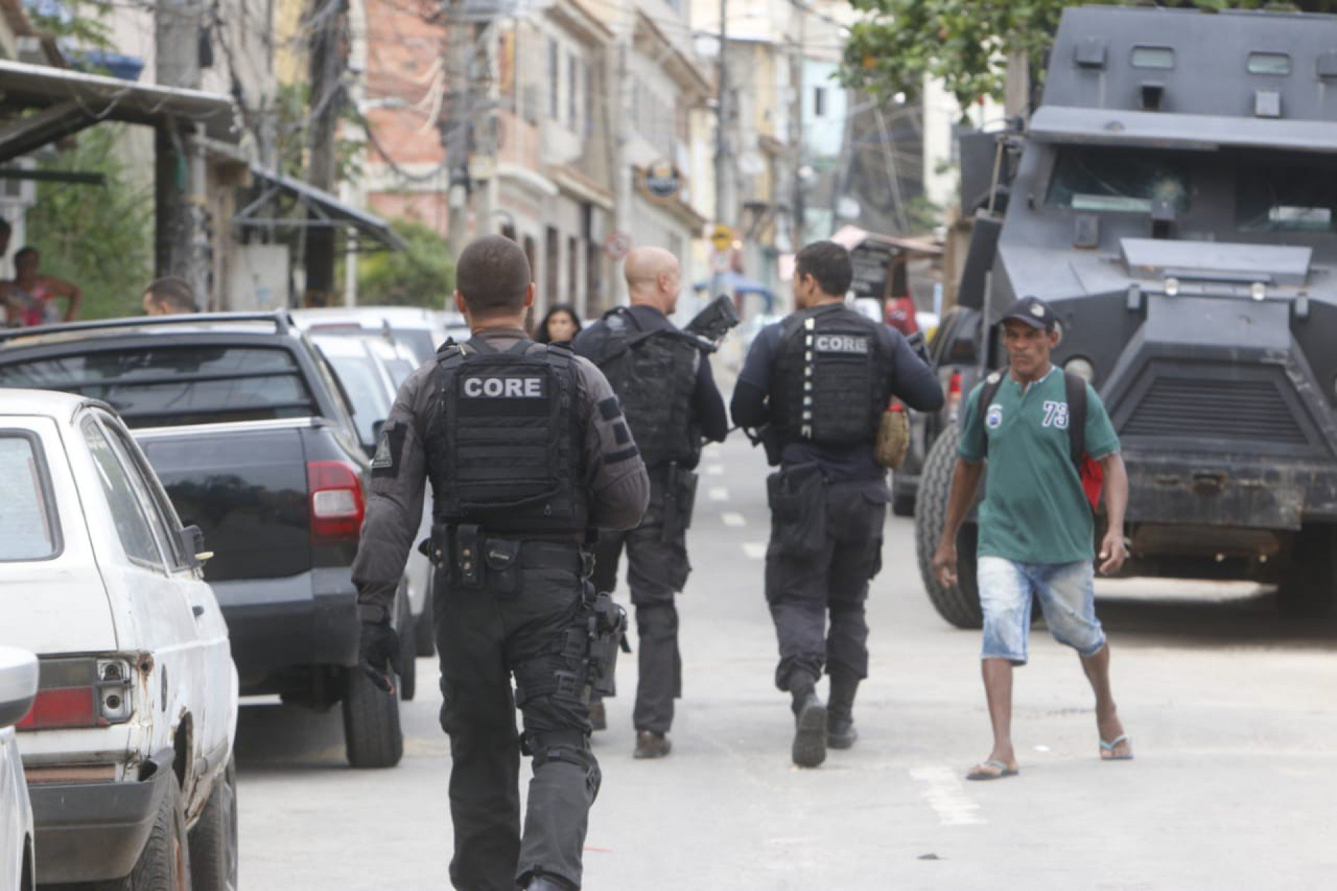 Policiais civis realizam nesta sexta-feira uma operação de combate à lavagem do dinheiro do tráfico de drogas no Morro da Providência, Centro do Rio - Reginaldo Pimenta/ Agência O DIA