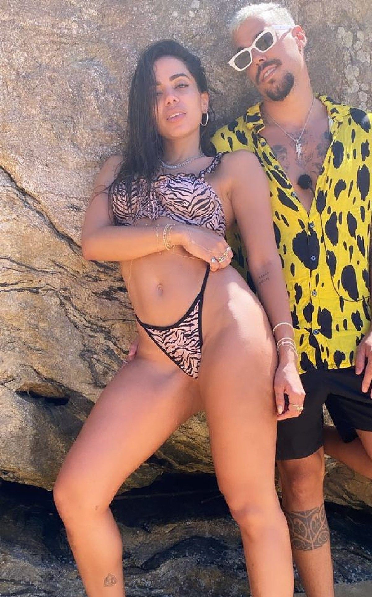 Anitta e Lipe Ribeiro est&atilde;o vivendo um romance no Ilhados - Reprodução Internet