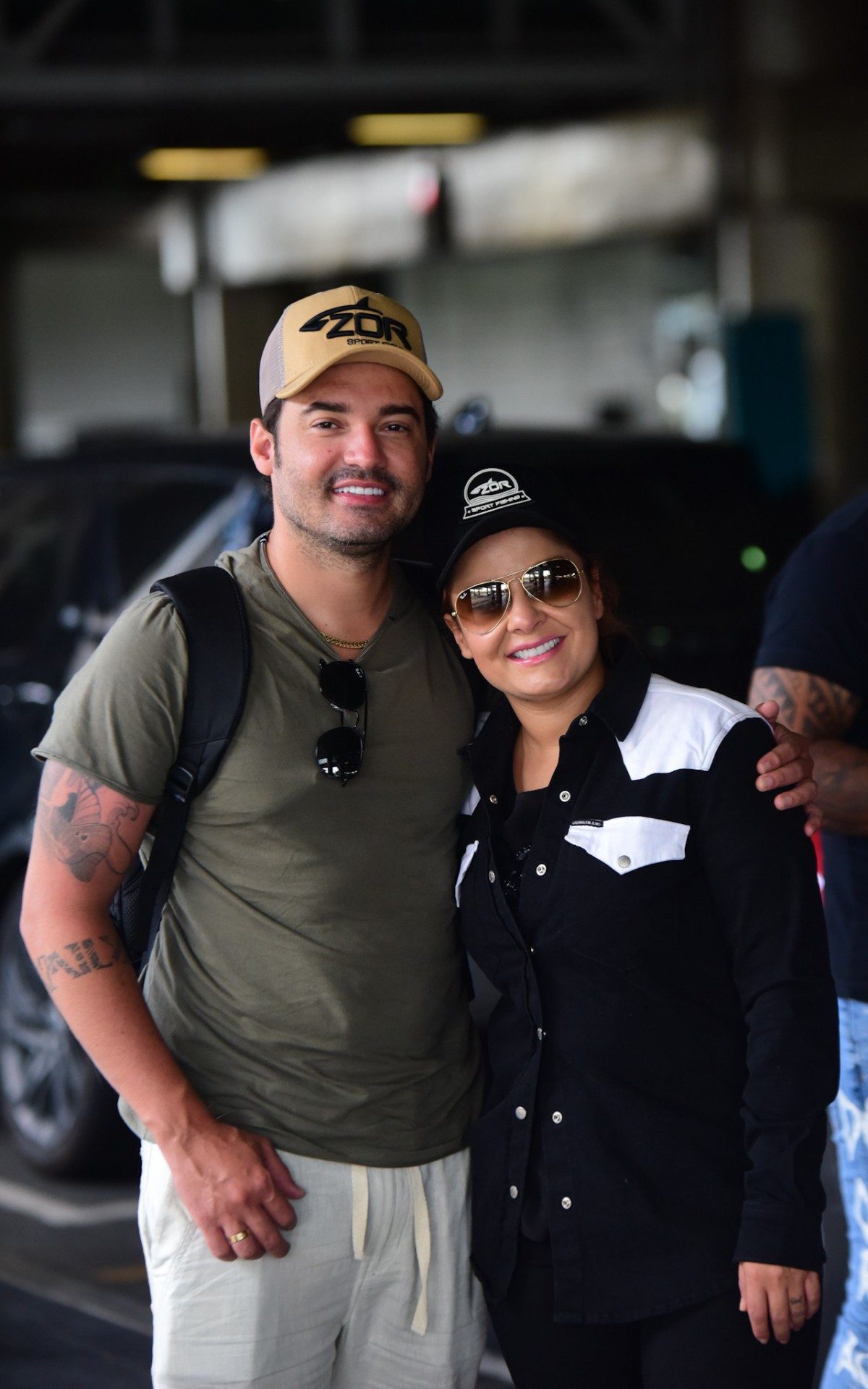 Fernando Zor e Maiara desembarcaram no aeroporto de Guarulhos, em São Paulo, na manhã deste domingo