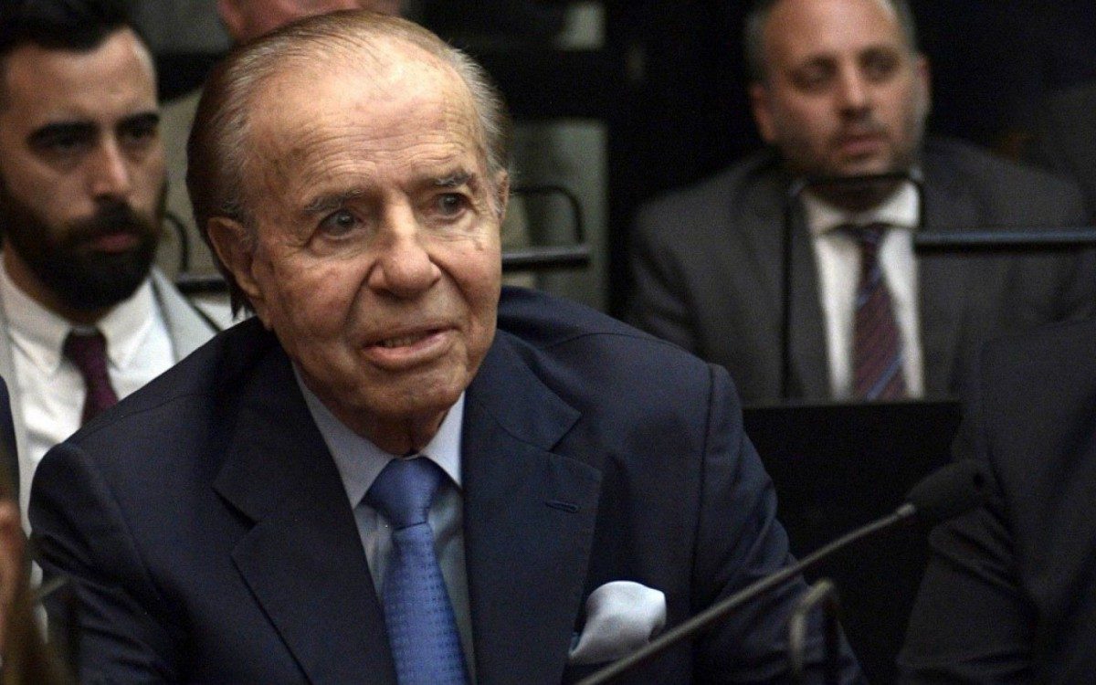 (FILES) In this file photo taken on February 28, 2019 Argentine former president and current senator Carlos Menem gestures before hearing his sentence during his trial over accusations of attempting to block the 1994 AMIA bombing investigation, in Buenos Aires. - Former Argentine President Carlos Menem (1989-1999) died Sunday in a Buenos Aires clinic at the age of 90, according to the official news agency Telam and other media. (Photo by JUAN MABROMATA / AFP) - AFP