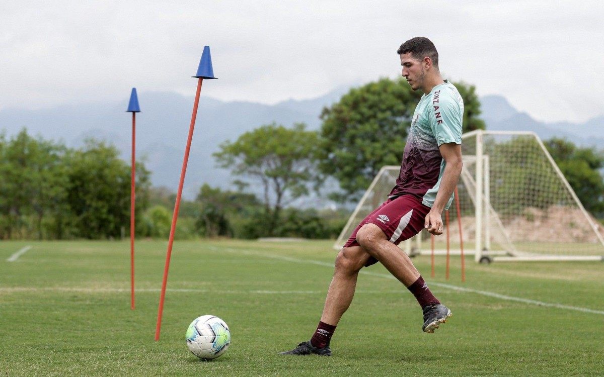 Nino está recuperado de problema muscular e volta ao Fluminense