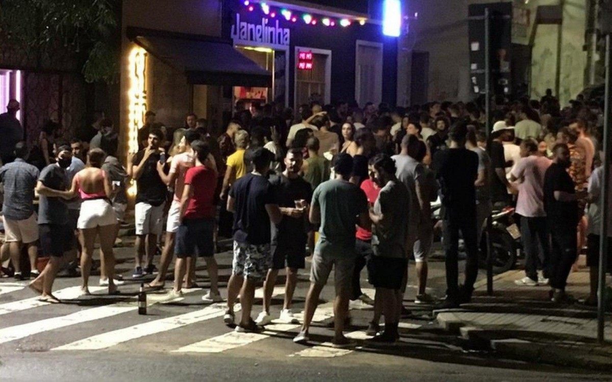 Polícia Militar interrompeu aglomeração com cerca de 200 pessoas, em Florianópolis