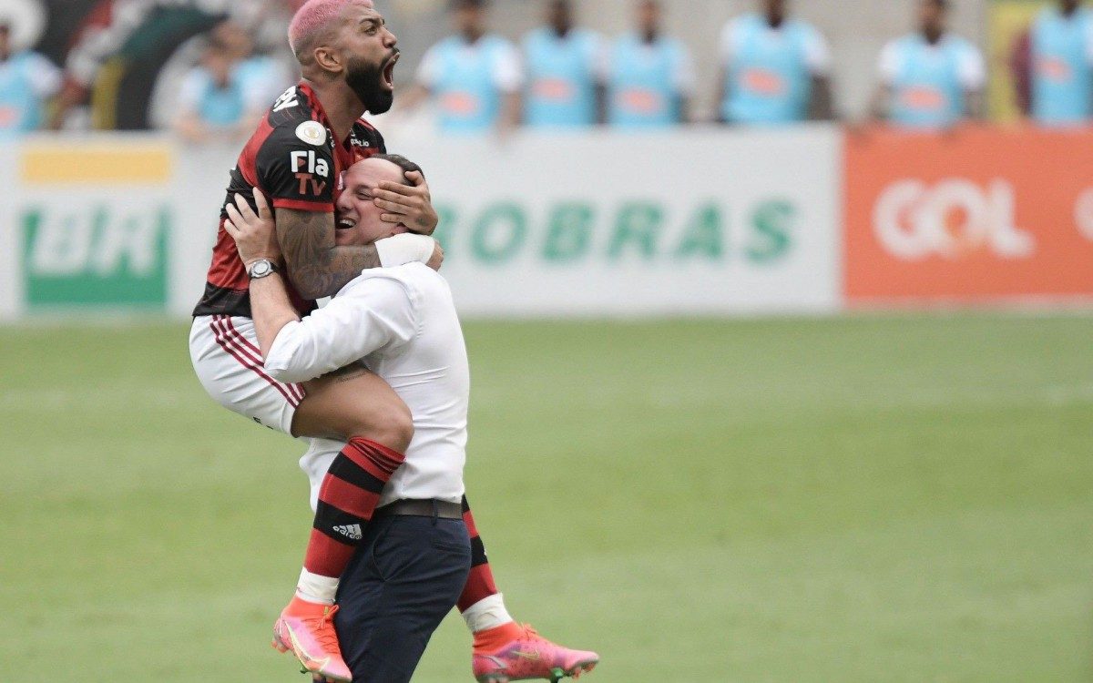 Gabigol celebra o gol da vitória sobre o Corinthians com Rogério Ceni - Marcello Dias