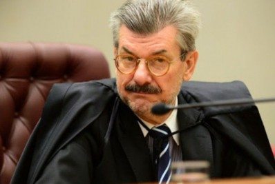Ministro do STJ Marco Buzzi é acusado de assédio sexual contra jovem