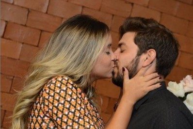 Caio Afiune faz declaração apaixonada para noiva