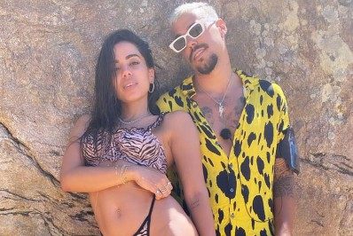 Anitta exibe corpaço de biquíni ao lado de Lipe Ribeiro em reality show
