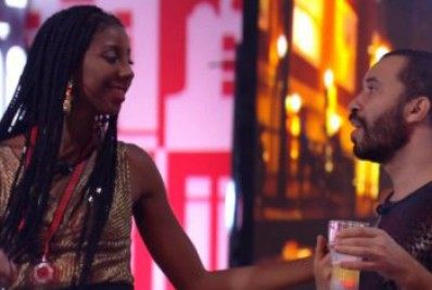 BBB 21: Gilberto diz para Camilla que está apaixonado por Lucas