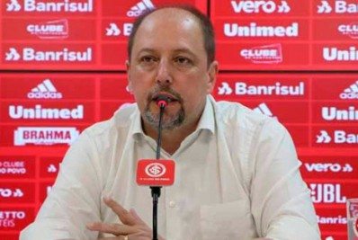 Presidente do Internacional saiu de reunião na CBF com bolas para o time treinar