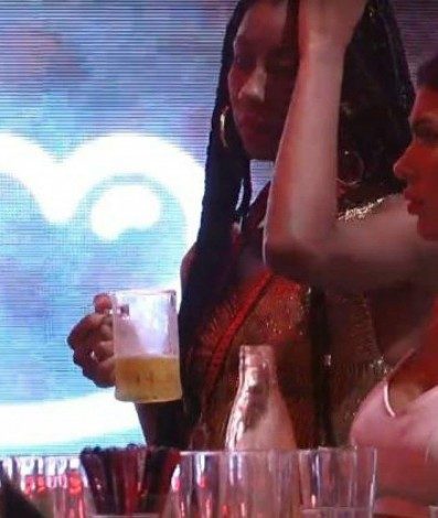 Gilberto disse para Camilla e Pocah que está apaixonado por Lucas Penteado - Reprodução / TV Globo