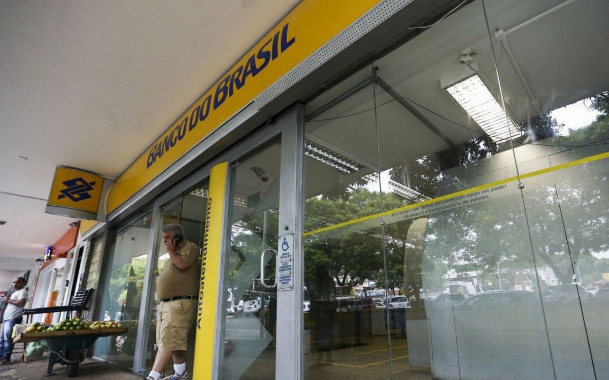 De acordo com a Febraban, nas localidades em que as agências fecham normalmente antes das 15h, o início do atendimento ao público será antecipado para garantir o mínimo de três horas de funcionamento - Marcelo Camargo/Agência Brasil