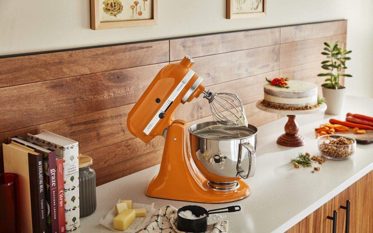 Honey foi eleita a cor do ano e já está disponível na icônica batedeira Planetária da KitchenAid