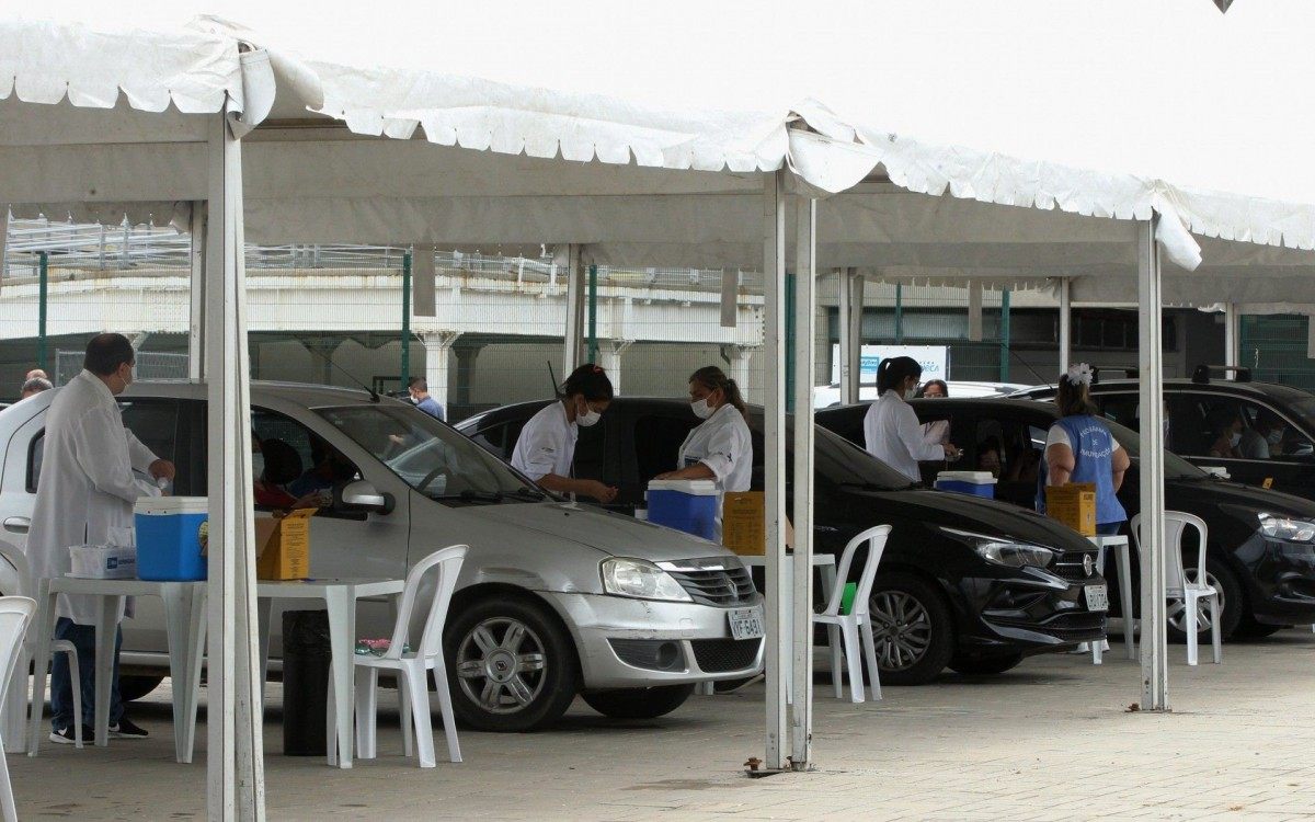 Drive-thru de vacina&ccedil;&atilde;o no Parque Ol&iacute;mpico, na Barra da Tijuca - Estefan Radovicz / Agencia O Dia