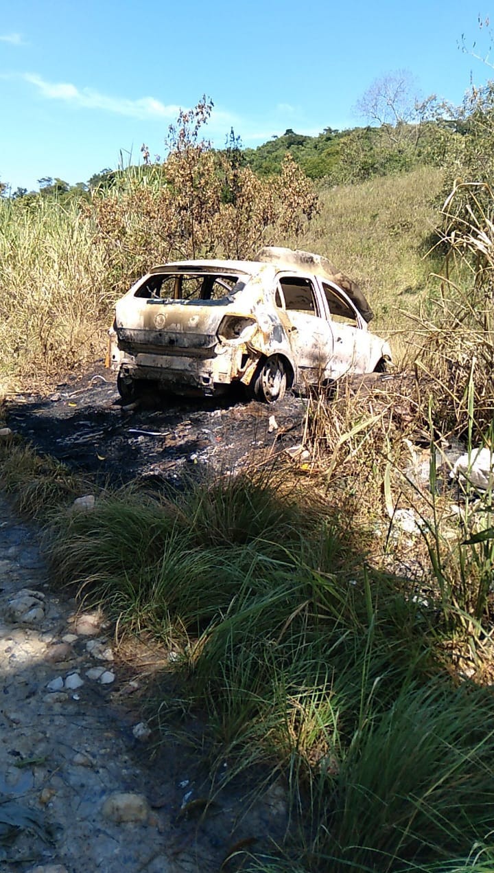 Polícia investiga se corpo carbonizado, encontrado no banco traseiro de carro, é do militar desaparecido   