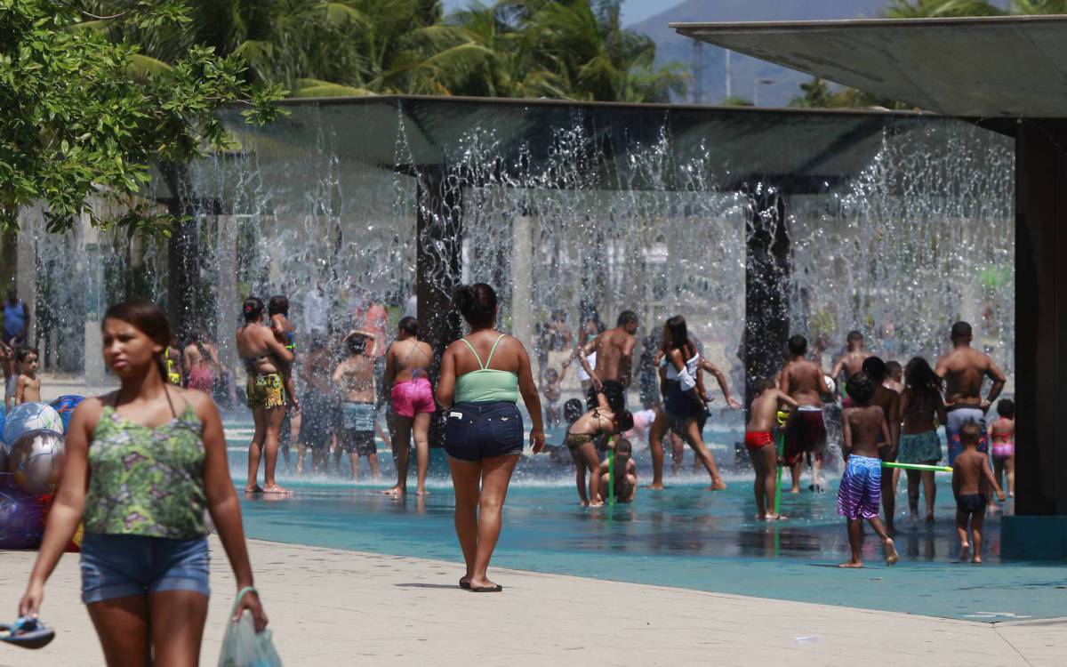 Movimenta&ccedil;&atilde;o do feriado de Carnaval no Parque de Madureira - Luciano Belford / Agência O Dia