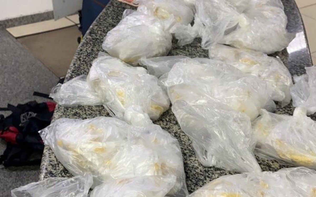 Quantidade de drogas apreendidas em baile no MCMV de Itaipuaçu. - Foto; PMERJ