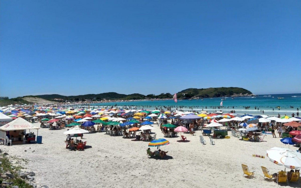 Temperatura na casa dos 30º e ninguém de máscara 