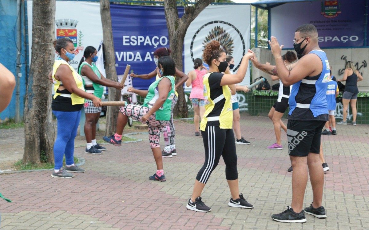 Os alunos do Programa Vida Saudável - parceria entre os governos municipal e federal - podem participar gratuitamente de quantas atividades físicas desejarem - Divulgação