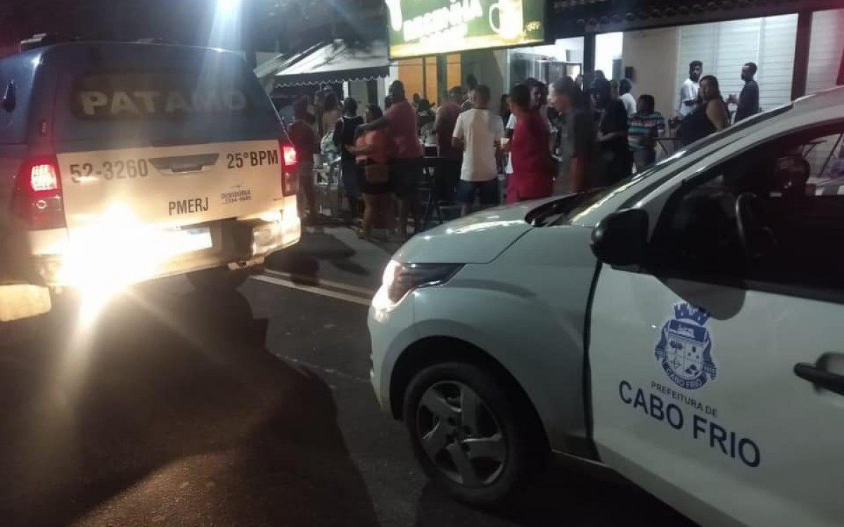 Aglomeração em várias partes da cidade deram trabalho à equipe de Fiscalização de Postura, Guarda Municipal e Polícia Militar. 