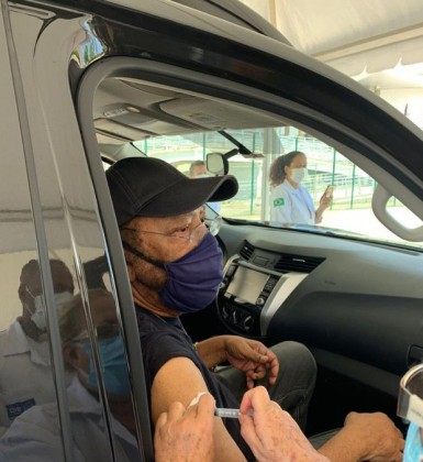 Martinho da Vila &eacute; vacinado contra a covid-19 - Reprodu&Atilde;&sect;&Atilde;&pound;o Internet