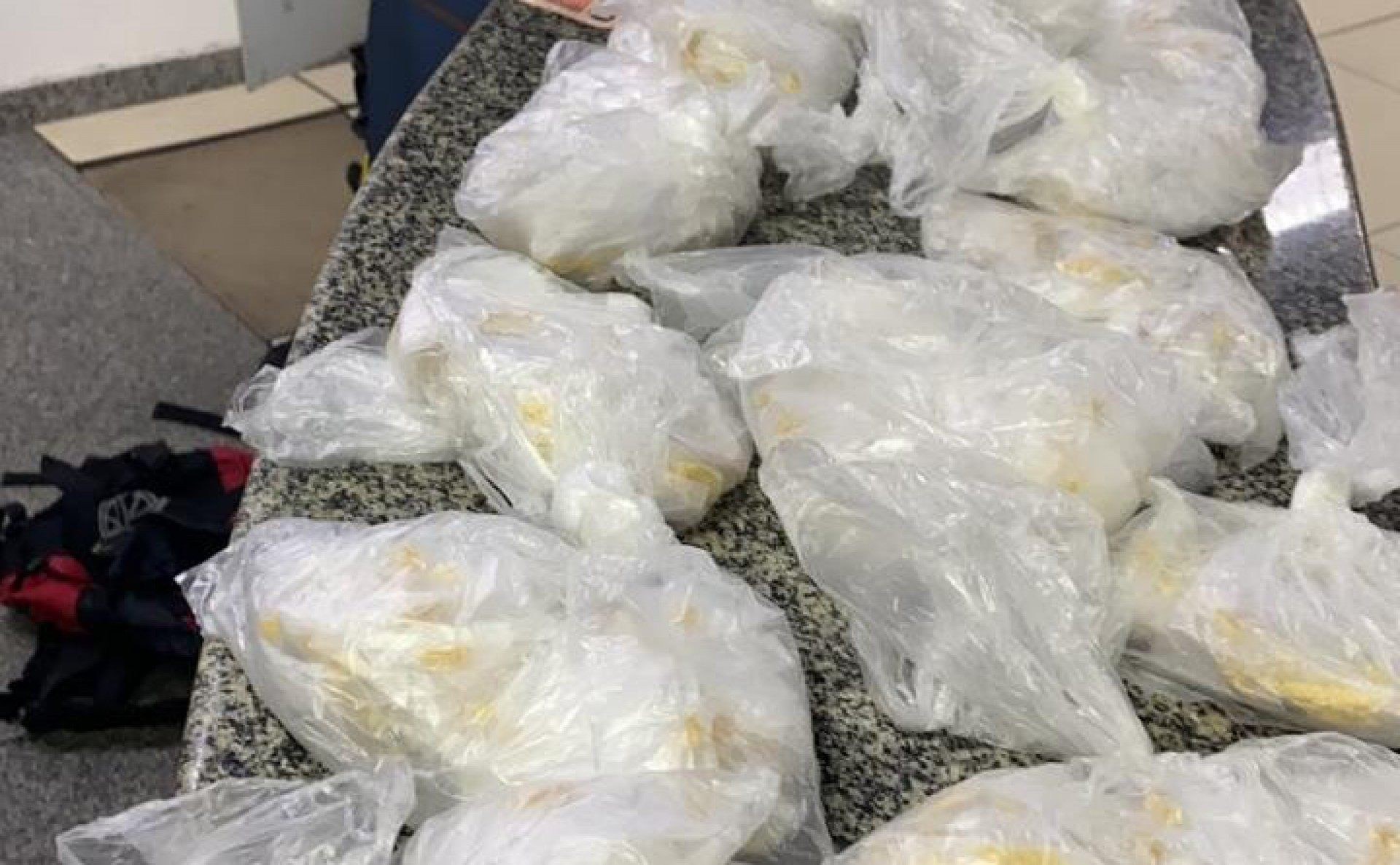 Baile de Carnaval regado a muitas drogas no MCMV de Itaipuaçu