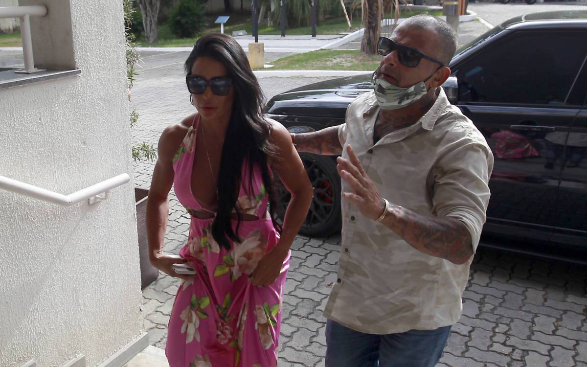 Gracyanne Barbosa chega &agrave; Cidade de Pol&iacute;cia