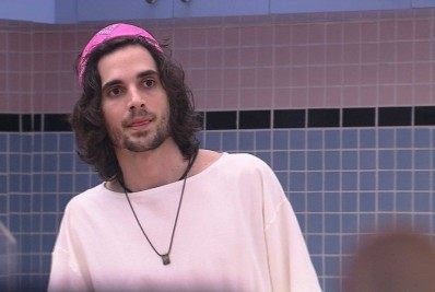 Hemorio faz campanha de doação de sangue em meme de Fiuk vampiro