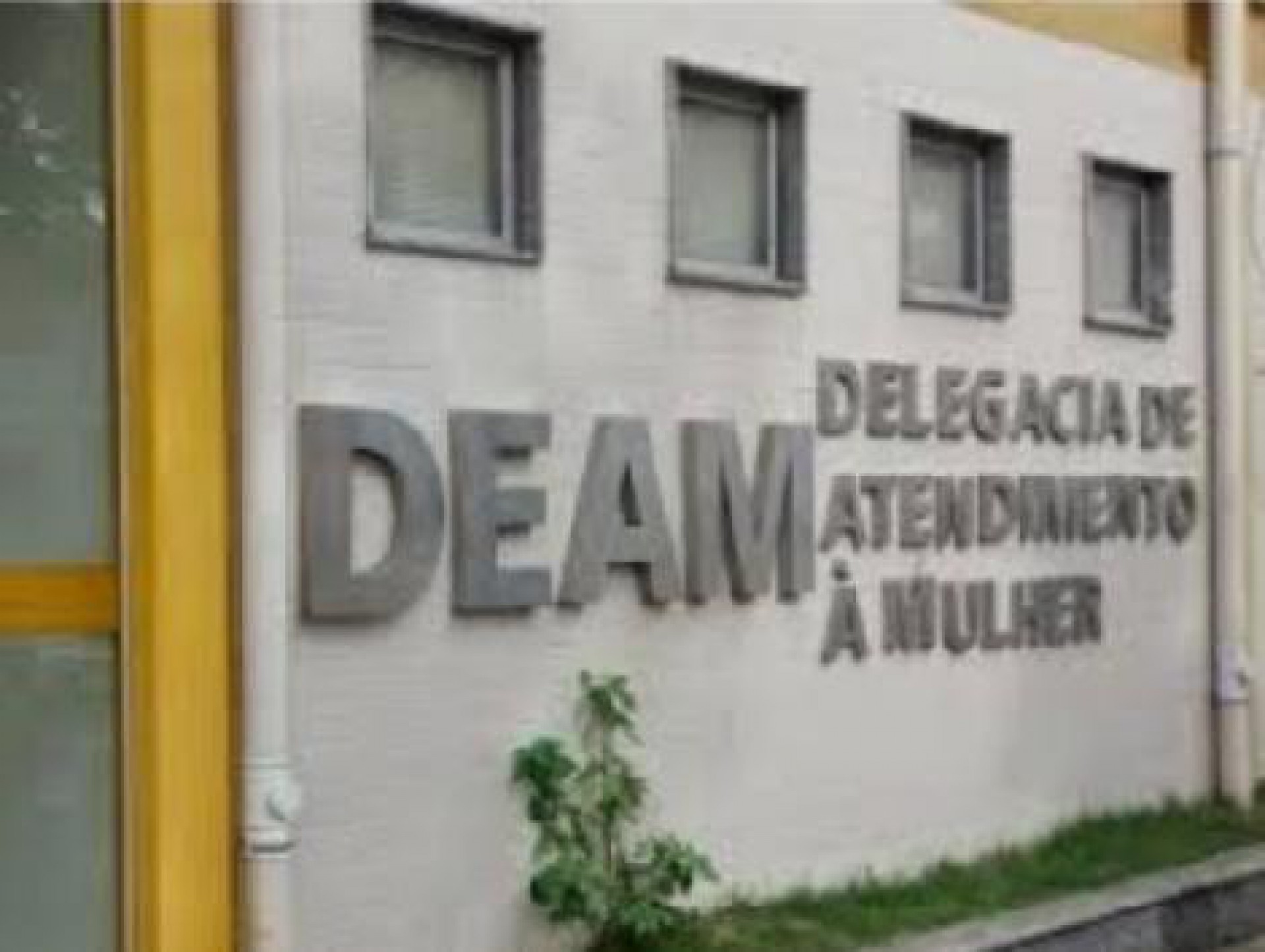 Homem é preso acusado de estuprar e ameaçar a própria filha de 10 anos de idade em Cabo Frio