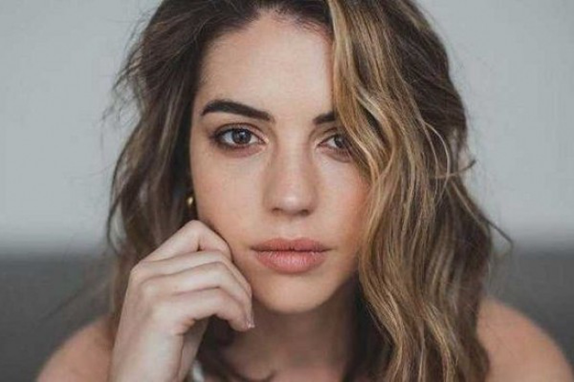 Vídeo! Atriz da série 'Teen Wolf' assume bissexualidade