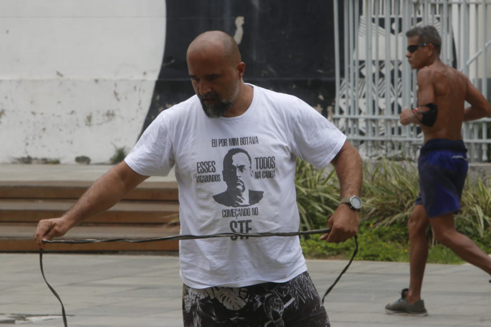 Bolsonaristas vão até a porta da PF no Rio - Reginaldo Pimenta / Agência O Dia