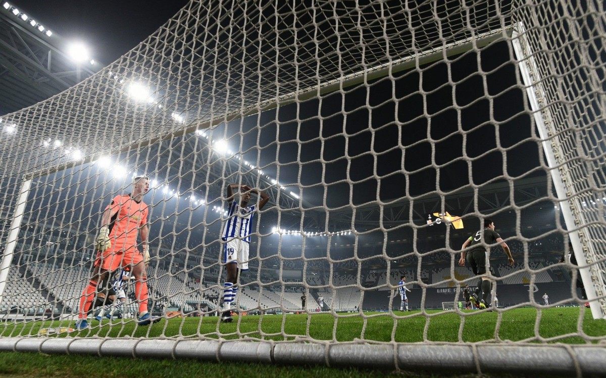 Real Sociedad's Swedish forward Alexander Isak (C) reacts after missing a goal opportunity during the UEFA Europa League round of 32 first leg football match between Real Sociedad and Manchester United at the Juventus stadium in Turin on February 18, 2021. (Photo by Marco BERTORELLO / AFP) - AFP