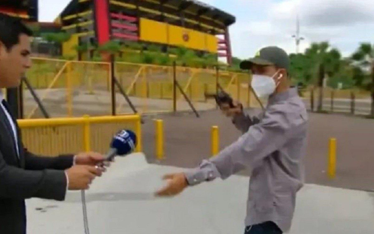 Equipe de TV é assaltada no Equador - Reprodução