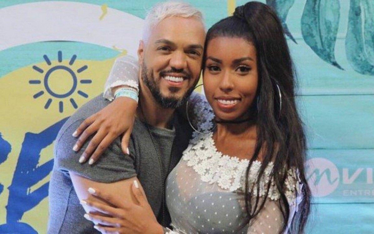 Belo e a irmã de Gracyanne Barbosa, a influenciadora Giovanna Jacobina - Reprodução