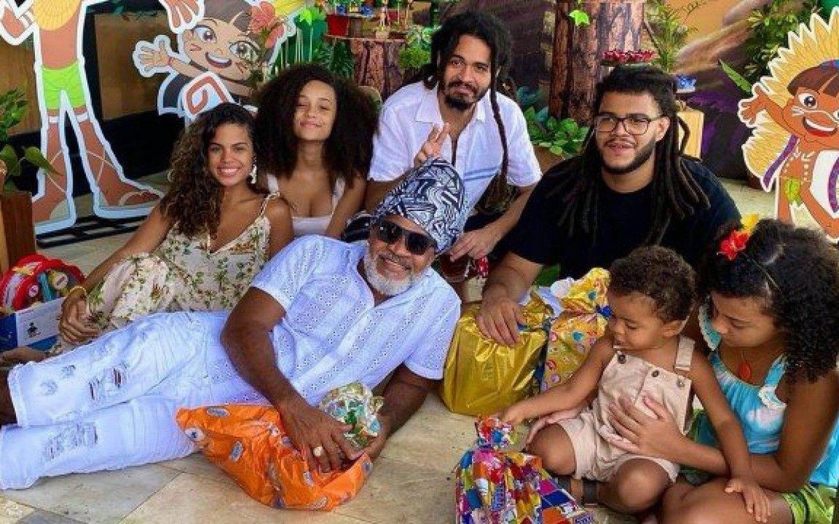 Carlinhos Brown e os filhos - reprodução do instagram