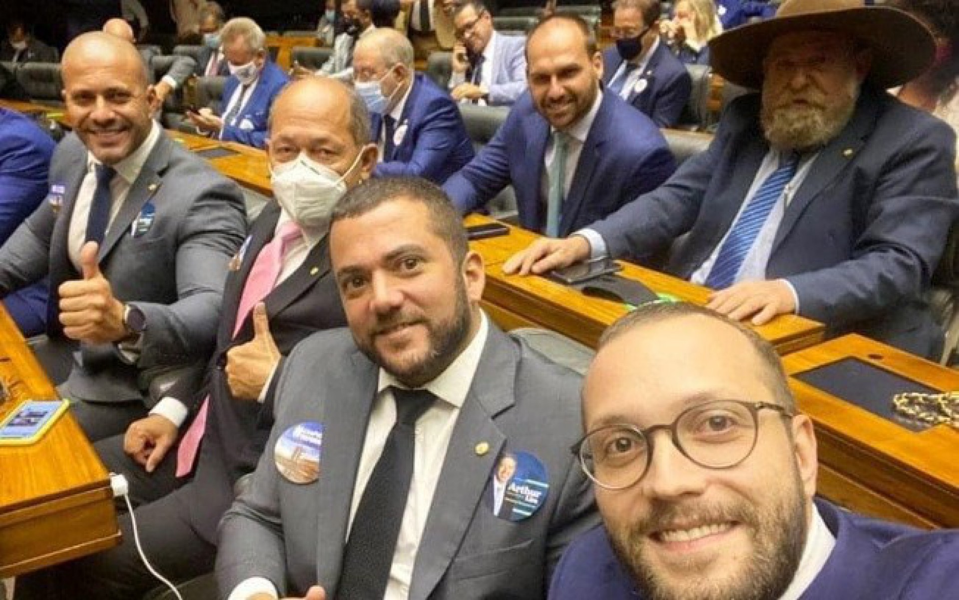 Impulsionada por bolsonaristas, prisão de Daniel Silveira tem 1,5 milhão de tuítes