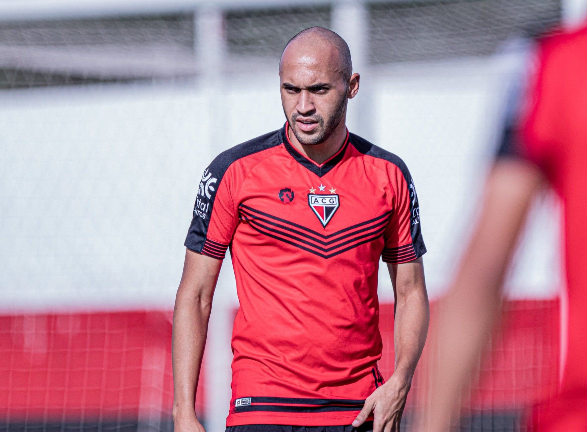 Atlético-GO tenta renovação de Dudu, que pertence ao Internacional e está na mira de São Paulo e Ceará; lateral do Flamengo é 'Plano B'