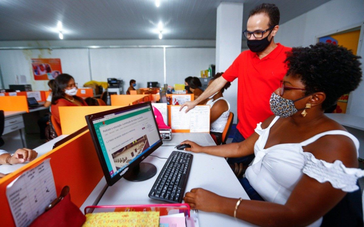 No total, os professores terão sete cursos on-line em diversas áreas