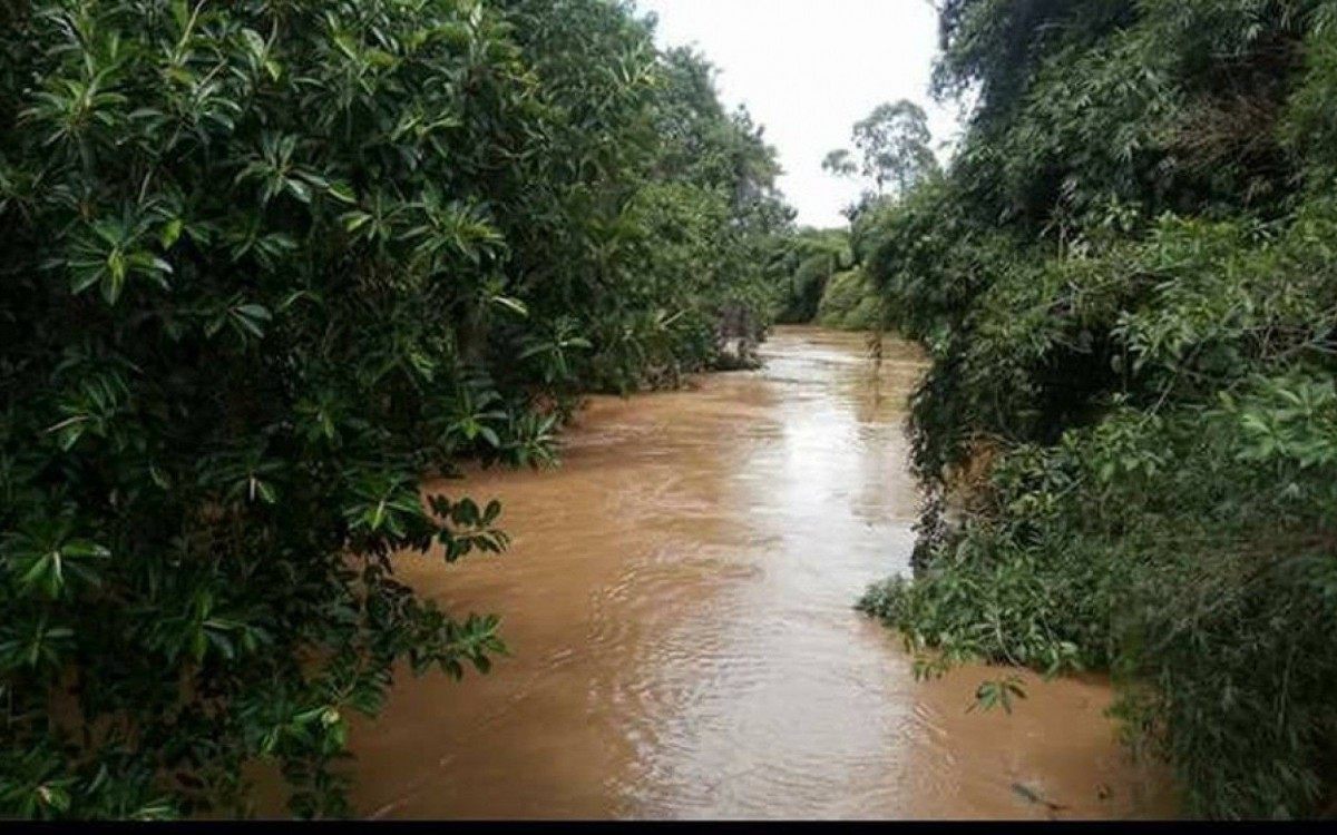 Possibilidade do transbordo ocorrer em Porciúncula, no Noroeste Fluminense, na madrugada deste sábado (20). - Foto: reprodução internet