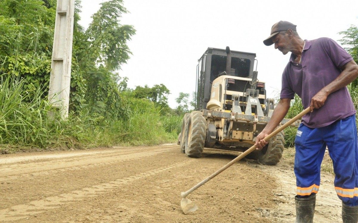 Mag&eacute; recupera estradas importantes para agricultura -  Gilson Jr./Divulga&ccedil;&atilde;o