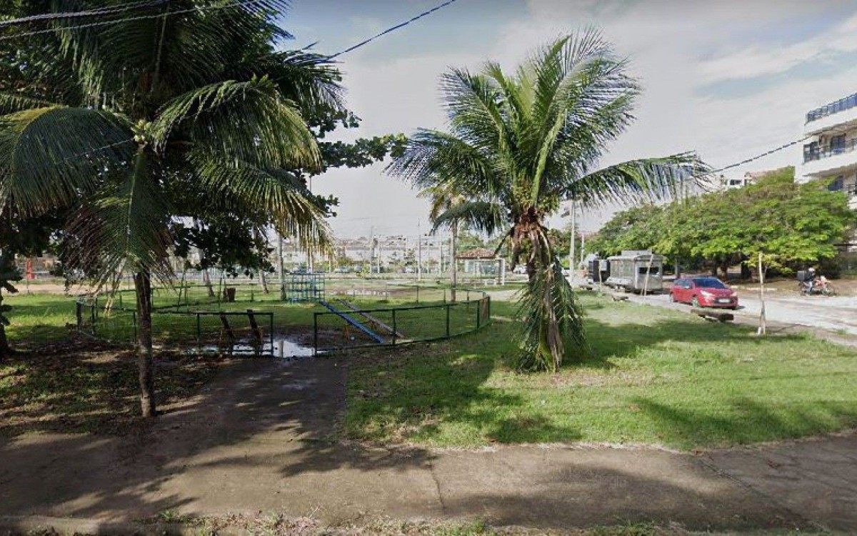Homem é baleado na Praça Gutemberg de Castro, no Recreio dos Bandeirantes - Reprodução Google Maps