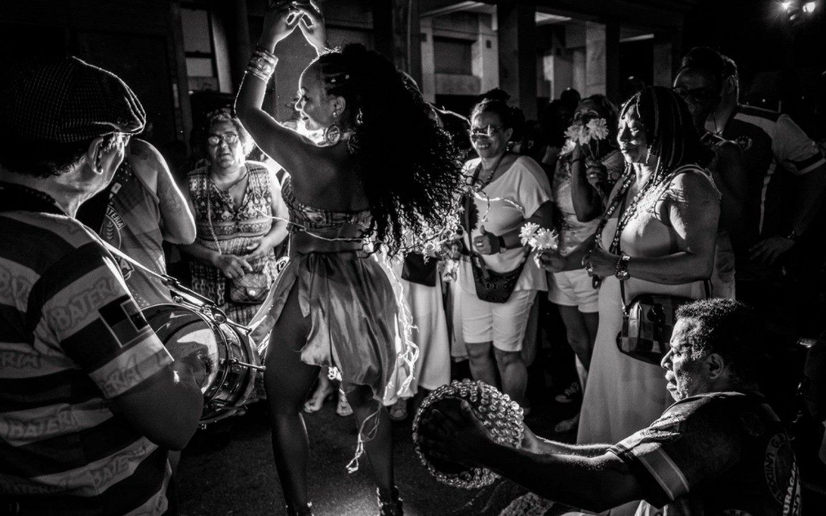 As mais de 400 fotos presentes na mostra começaram a ser produzidas pela dupla de fotógrafos em 2017, quando a agremiação de Niterói, ainda no Grupo de Acesso, se preparava para o espetáculo de 2018