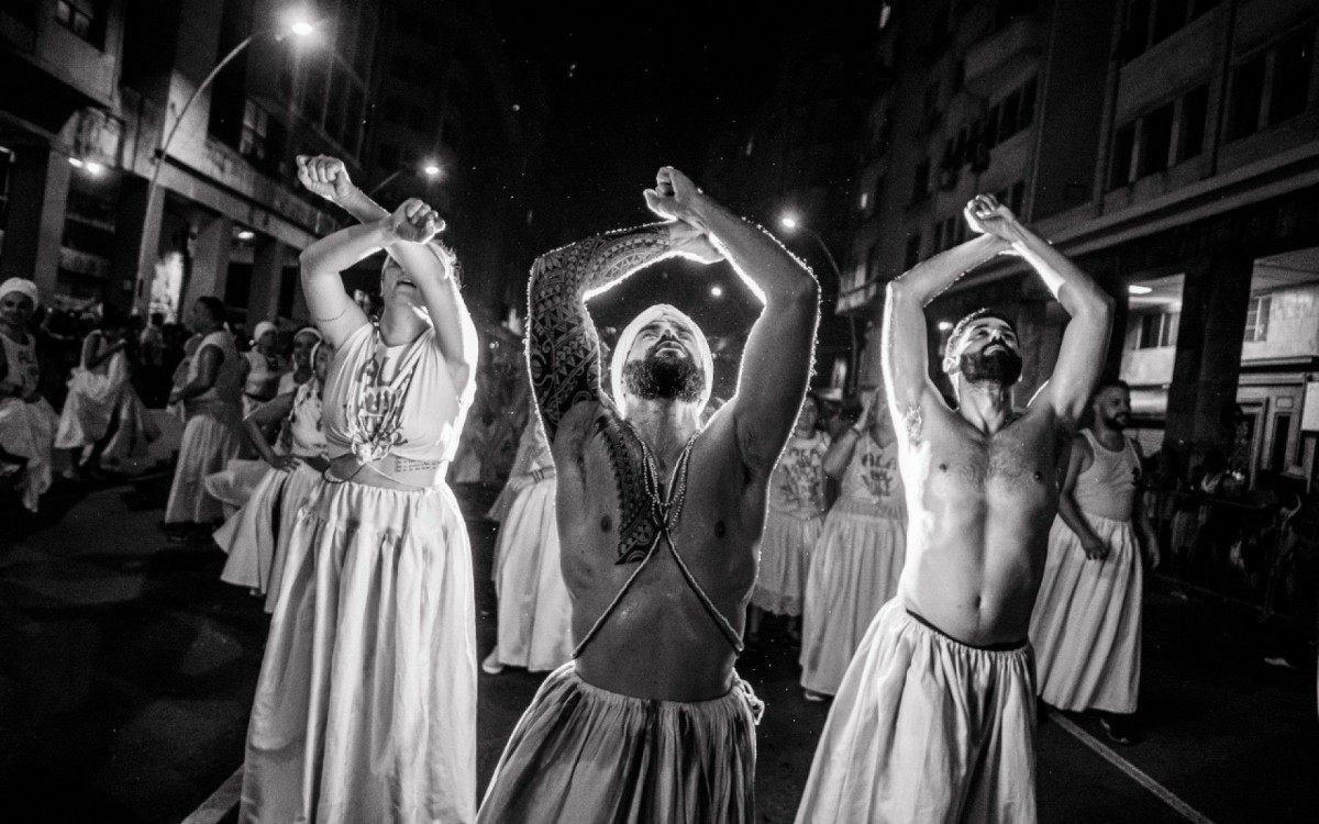 As mais de 400 fotos presentes na mostra começaram a ser produzidas pela dupla de fotógrafos em 2017, quando a agremiação de Niterói, ainda no Grupo de Acesso, se preparava para o espetáculo de 2018