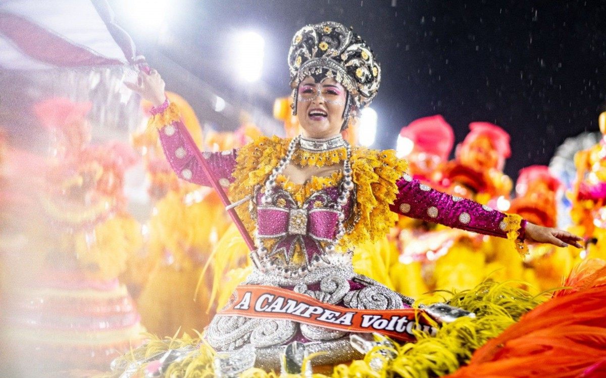 As mais de 400 fotos presentes na mostra começaram a ser produzidas pela dupla de fotógrafos em 2017, quando a agremiação de Niterói, ainda no Grupo de Acesso, se preparava para o espetáculo de 2018