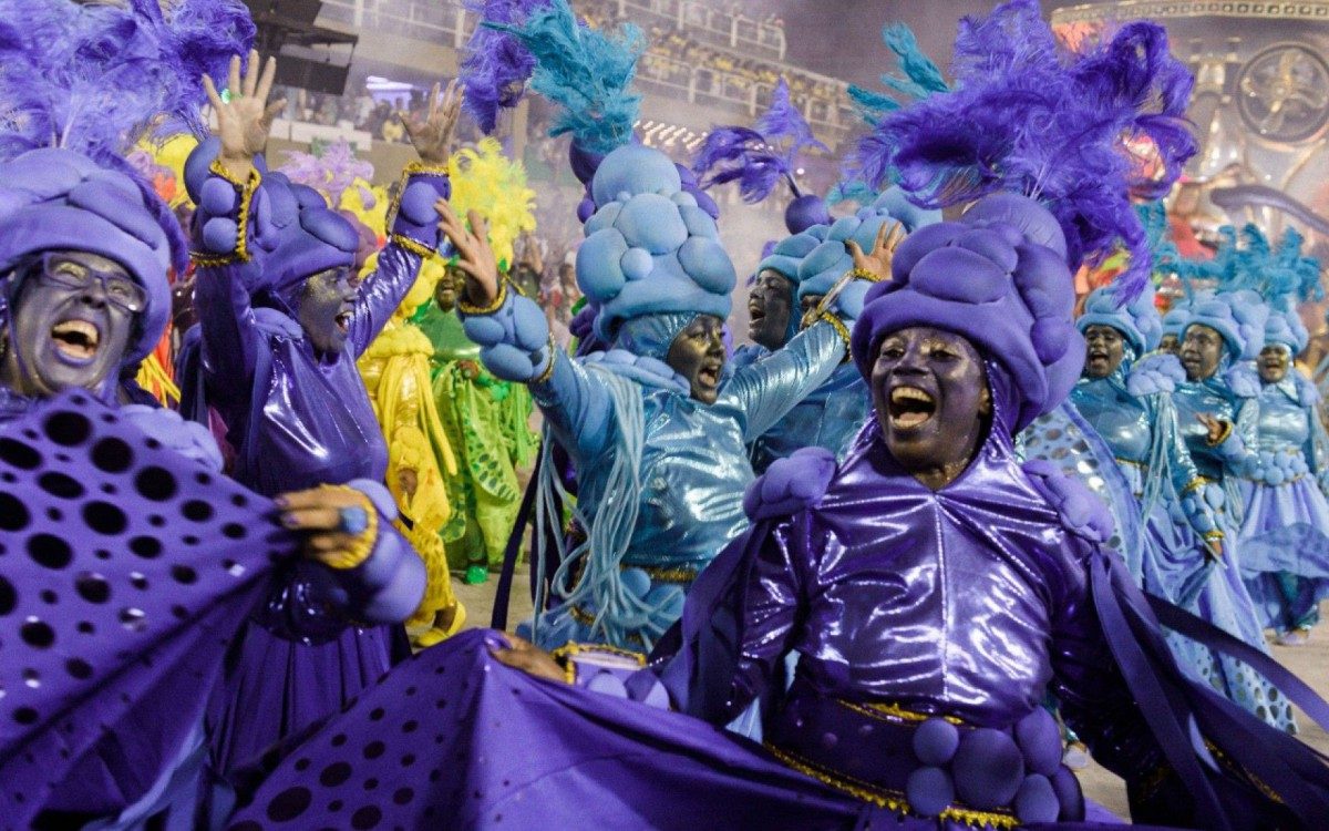 As mais de 400 fotos presentes na mostra começaram a ser produzidas pela dupla de fotógrafos em 2017, quando a agremiação de Niterói, ainda no Grupo de Acesso, se preparava para o espetáculo de 2018