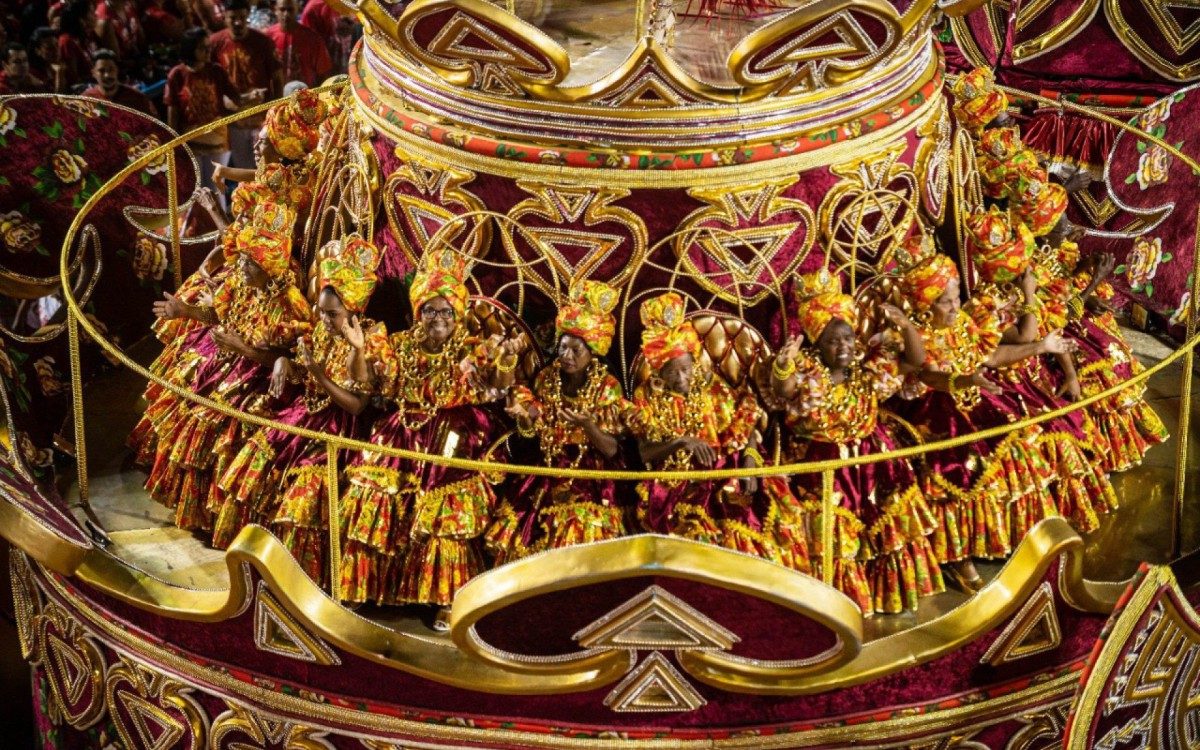 As mais de 400 fotos presentes na mostra começaram a ser produzidas pela dupla de fotógrafos em 2017, quando a agremiação de Niterói, ainda no Grupo de Acesso, se preparava para o espetáculo de 2018