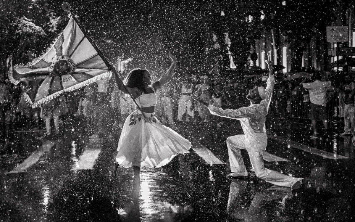 As mais de 400 fotos presentes na mostra começaram a ser produzidas pela dupla de fotógrafos em 2017, quando a agremiação de Niterói, ainda no Grupo de Acesso, se preparava para o espetáculo de 2018