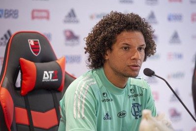 TST recusa embargo de Willian Arão, do Flamengo, e jogador terá que pagar indenização ao Botafogo