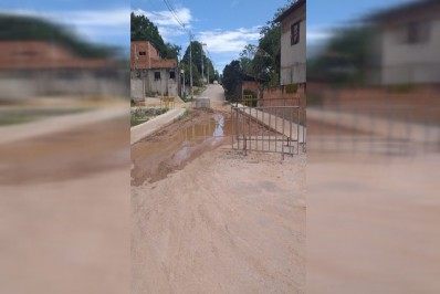 Ponte inacabada causa transtorno a moradores de bairro em Silva Jardim
