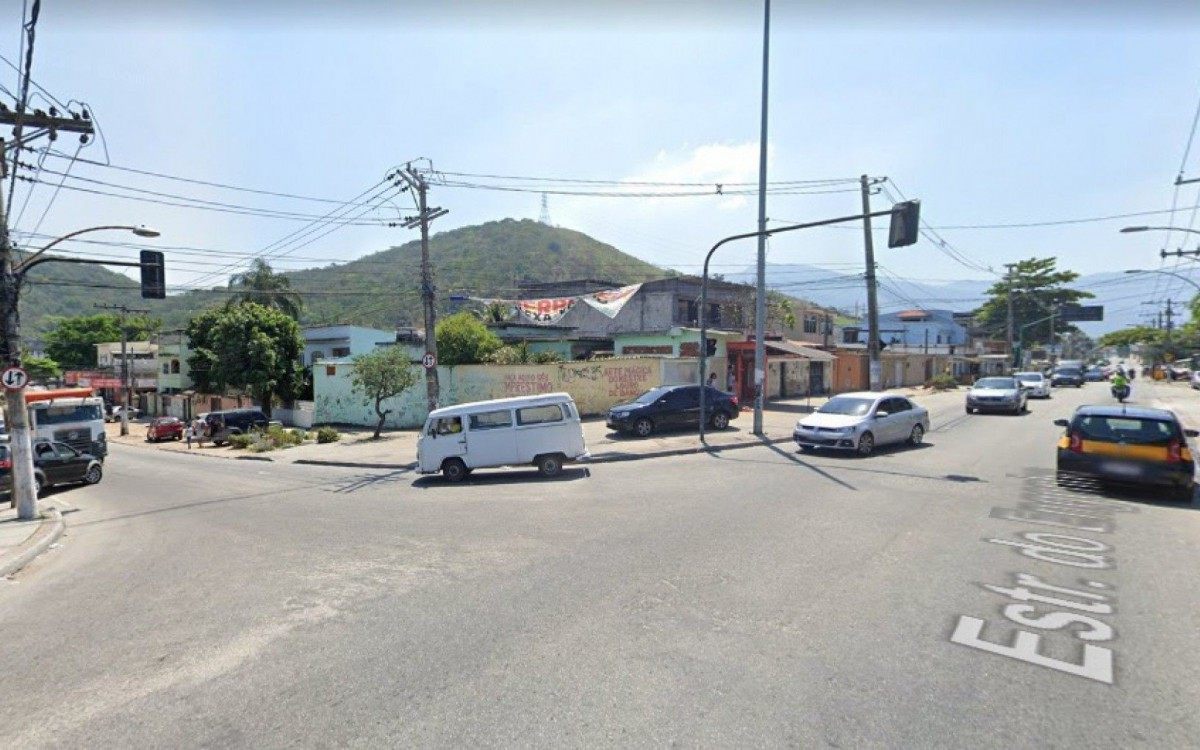 Cruzamento entre Estrada do Taquaral e Estrada do Engenho, em Bangu 