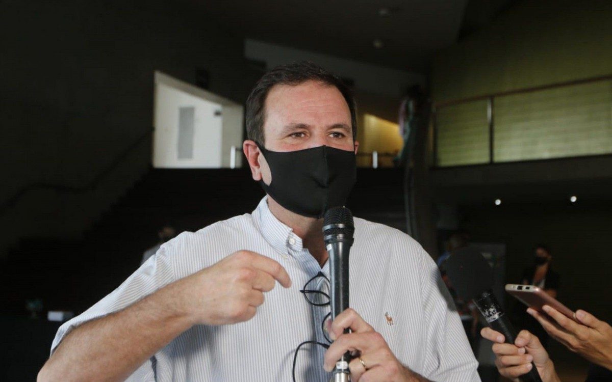 Prefeito do Rio, Eduardo Paes cumpriu agenda na Cidade das Artes na manh&atilde; deste s&aacute;bado - Reginaldo Pimenta / Agência O Dia