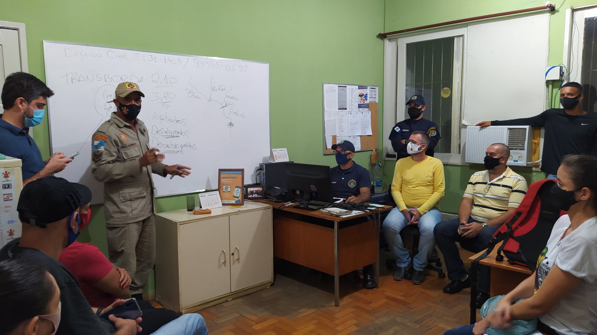 Participaram da reuni&atilde;o do Gabinete de Crise representantes das secretarias municipais de Seguran&ccedil;a P&uacute;blica e Defesa Civil; Assist&ecirc;ncia Social e Habita&ccedil;&atilde;o; Educa&ccedil;&atilde;o, Esporte e Lazer e Sa&uacute;de. - Foto: divulga&ccedil;&atilde;o: PMBJI